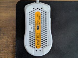 Glorious Model O 2 Mini Gaming-Maus von unten