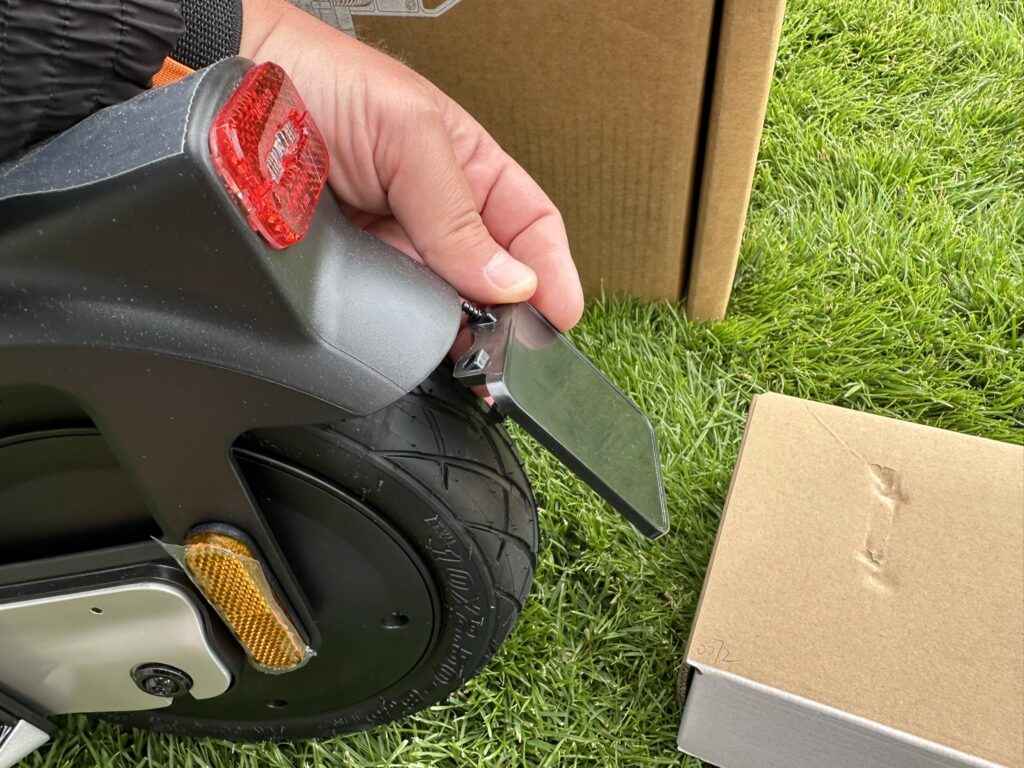 Streetbooster PURE Flex E-Scooter Radabdeckung Montage