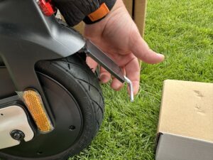 Streetbooster PURE Flex E-Scooter Radabdeckung montiert