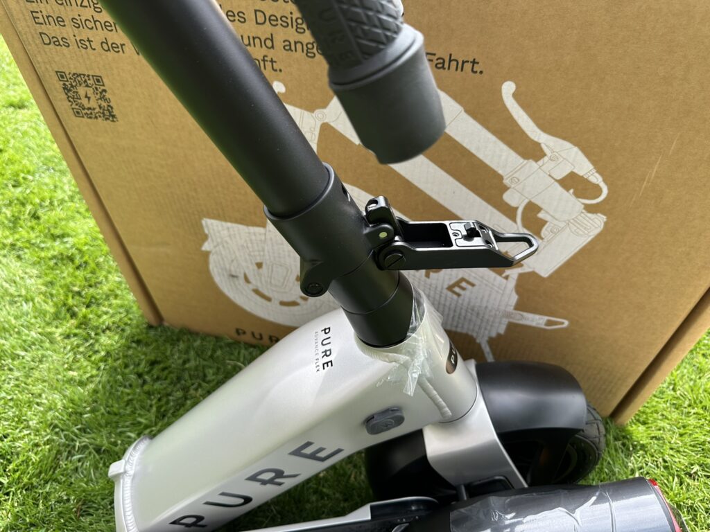 Streetbooster PURE Flex E-Scooter Spanner offen