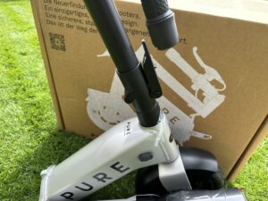 Streetbooster PURE Flex E-Scooter Spanner geschlossen
