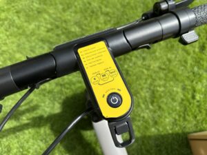 Streetbooster PURE Flex E-Scooter Power-Knopf am Lenker