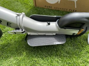 Streetbooster PURE Flex E-Scooter Trittfläche eingeklappt