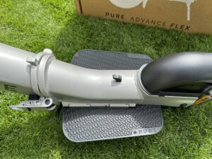 Streetbooster PURE Flex E-Scooter Trittflächen ausgeklappt