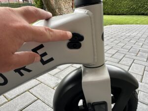 Streetbooster PURE Flex E-Scooter Ladeanschluss offen