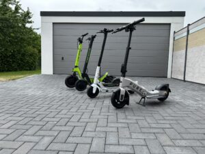 Streetbooster PURE Flex E-Scooter mit weiteren Streetbooster-Modellen