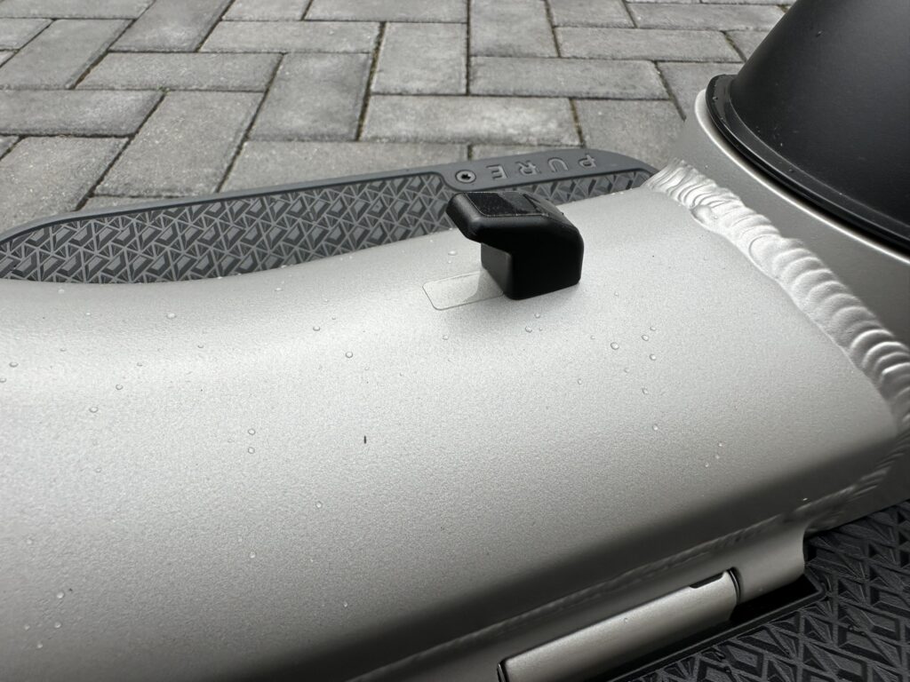 Streetbooster PURE Flex E-Scooter Trittbrett Nahaufnahme