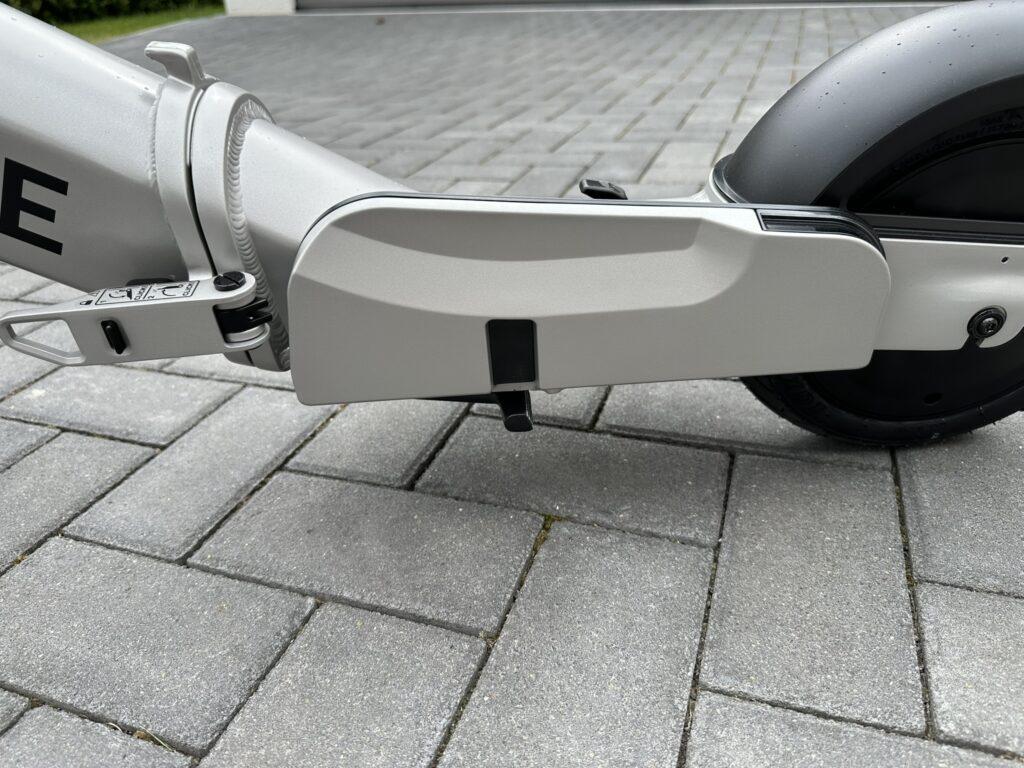 Streetbooster PURE Flex E-Scooter Trittfläche eingeklappt