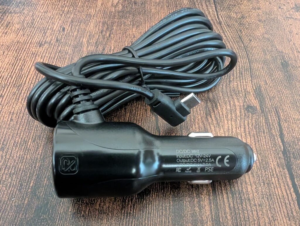 Kabel und Stecker der REDTIGER F7N Touch Dashcam