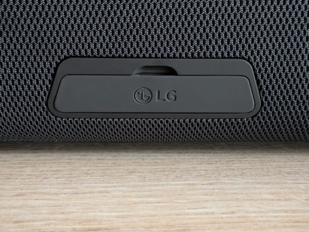 LG XBOOM Go DXG7 Bluetooth-Lautsprecher Anschlussklappe