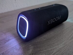 LG XBOOM Go DXG7 Bluetooth-Lautsprecher Beleuchtung von der Seite