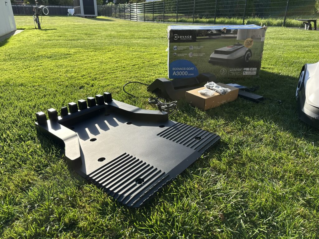 Ladestation des ECOVACS Goat A3000 LiDAR Mähroboters