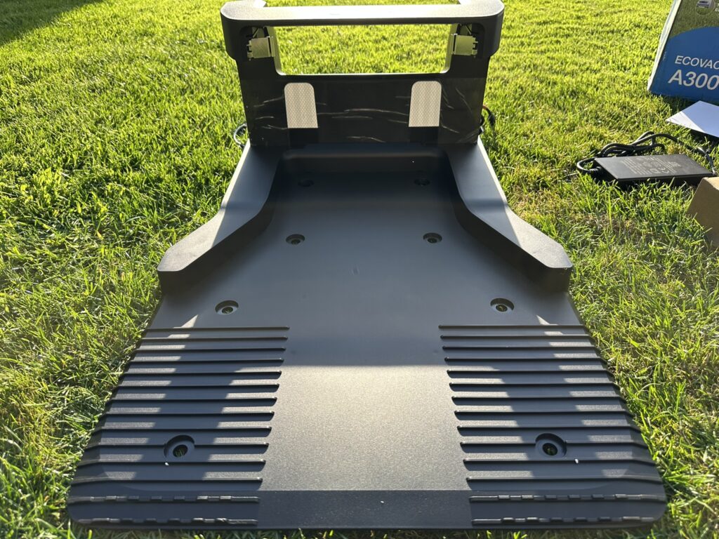 Ladestation des ECOVACS Goat A3000 LiDAR Mähroboters (2)