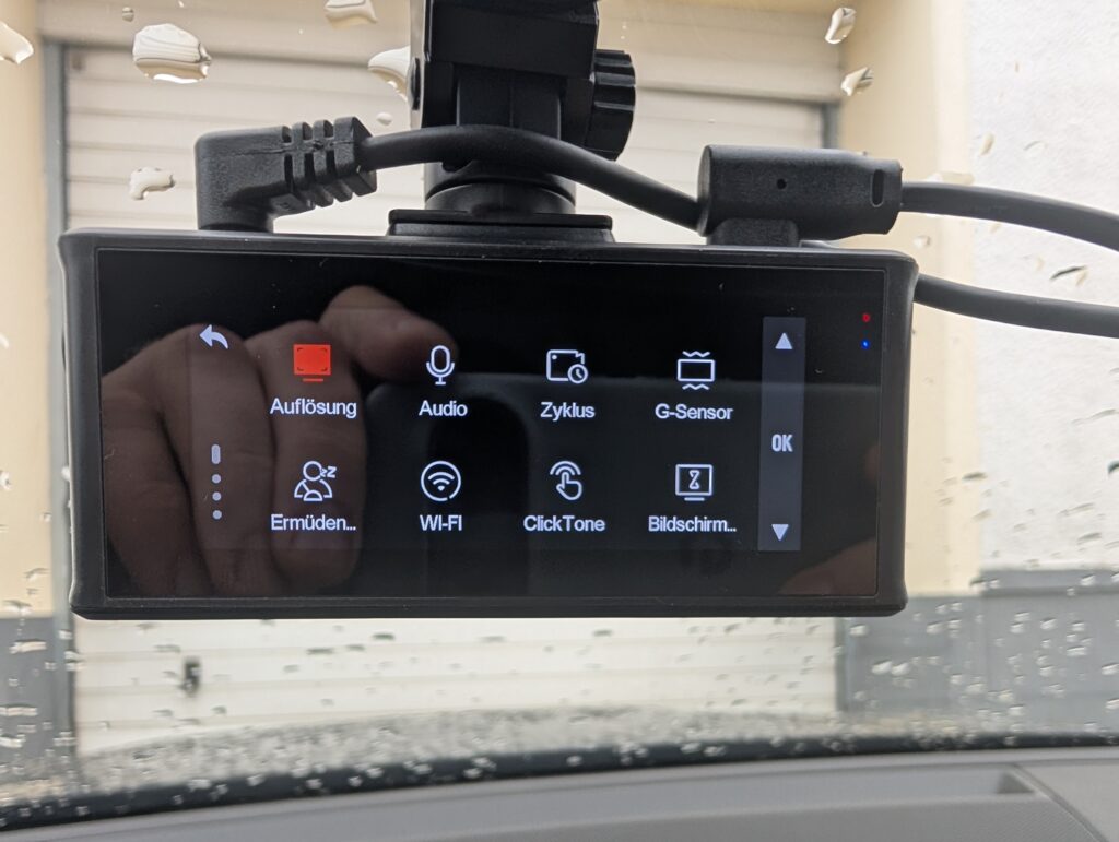 REDTIGER F7N Touch Dashcam montiert