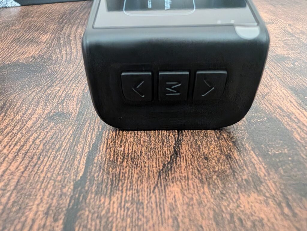 REDTIGER F7N Touch Dashcam von der Seite
