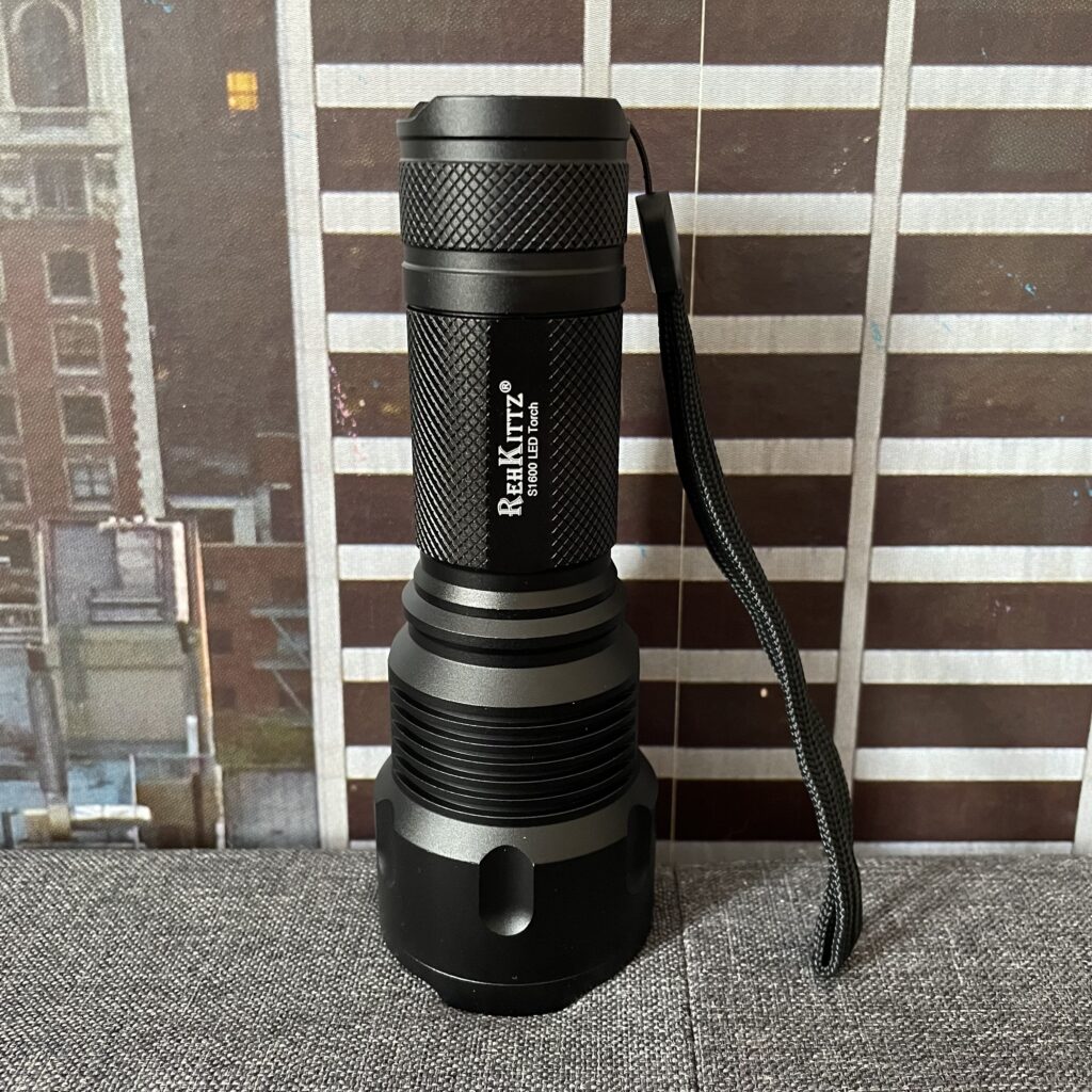 REHKITTZ S1600 LED-Taschenlampe Ansicht