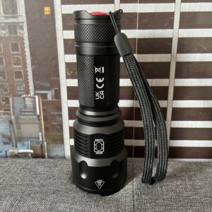 REHKITTZ S1600 LED-Taschenlampe seitlich