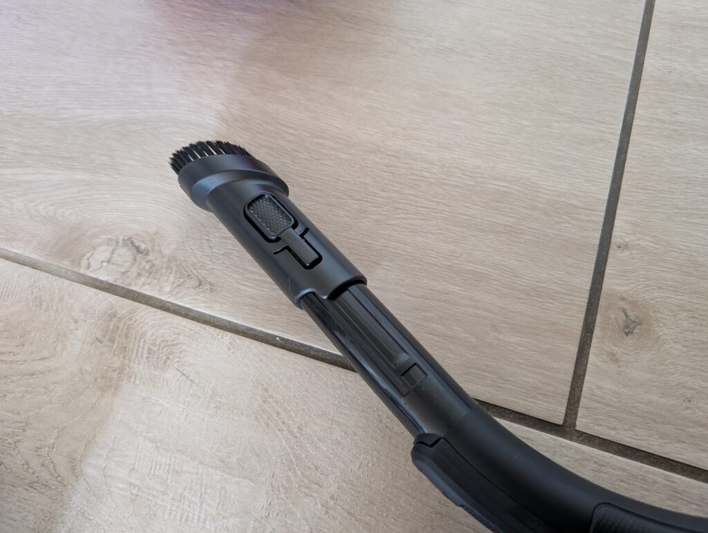 Rowenta Compact Power Staubsauger Handgriff mit Möbelbürste Detail