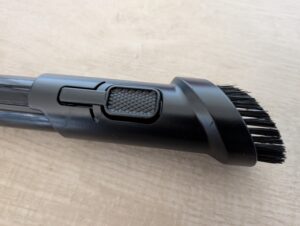 Rowenta Compact Power Staubsauger Handgriff mit Möbelpinsel ausgeklappt