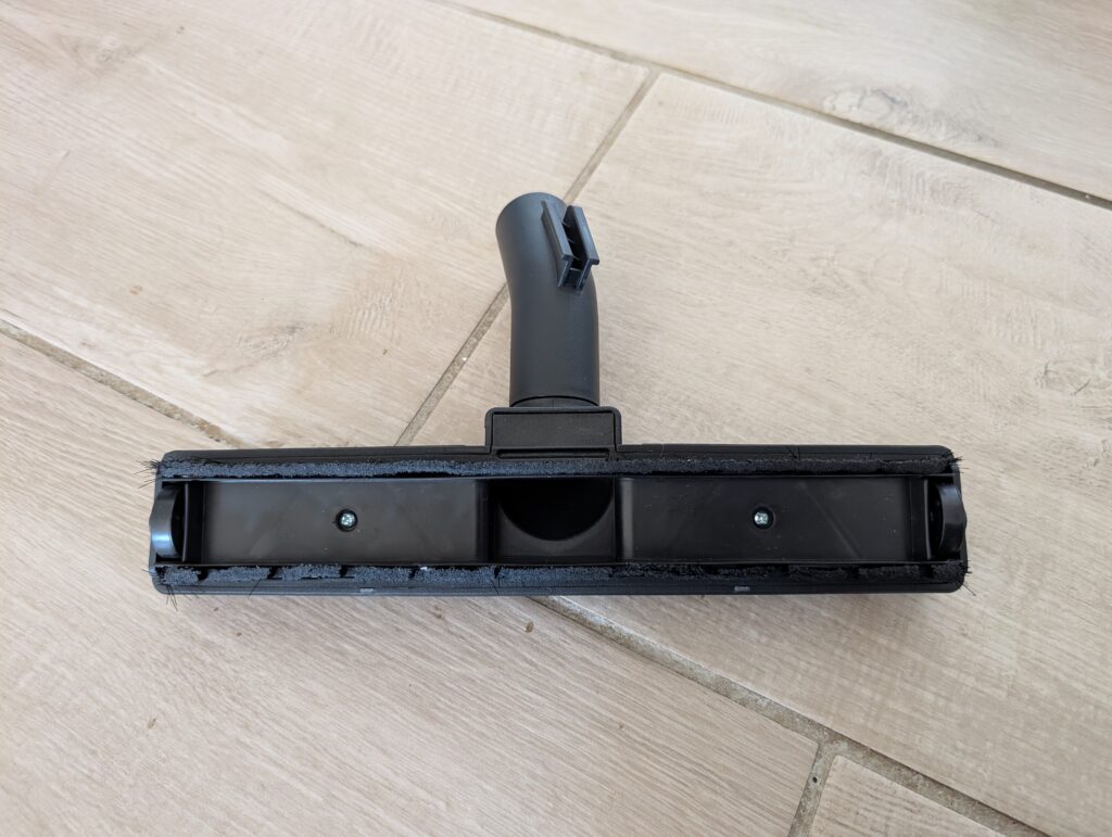 Rowenta Compact Power Staubsauger Parket und Hartbodendüse von unten