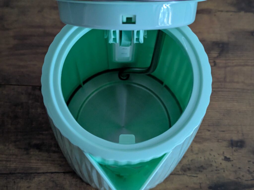 Russell Hobs Eden Wasserkocher geöffnet