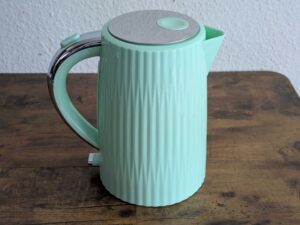 Russell Hobbs Eden Wasserkocher von rechts