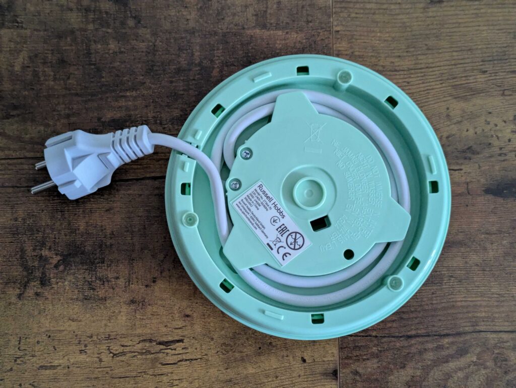 Sockel des Russell Hobbs Eden Wasserkochers von unten
