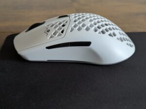 SteelSeries Aerox 3 Gaming-Maus von links