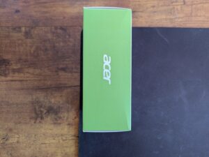Verpackung der Acer OMW317 Gaming-Maus von Rechts