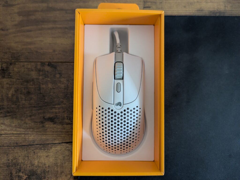 Verpackung der Glorious Model O 2 Mini Gaming-Maus geöffnet