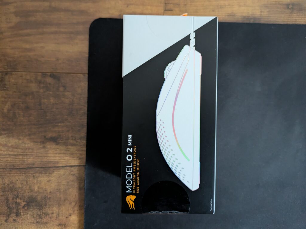 Verpackung der Glorious Model O 2 Mini Gaming-Maus von Links