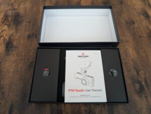 Verpackung der REDTIGER F7N Touch Dashcam geöffnet