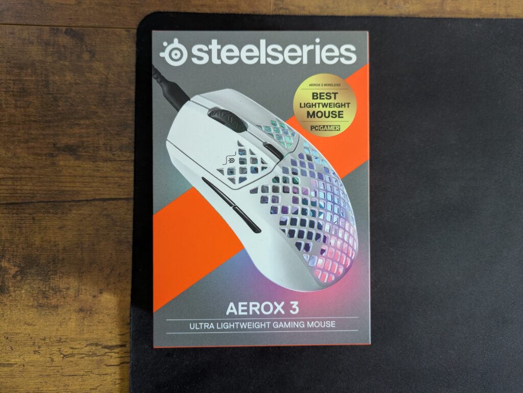 Verpackung der SteelSeries Aerox 3 Gaming-Maus von vorne