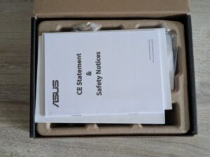 Verpackung des ASUS RP-AX58 AX3000 WLAN-Repeater geöffnet