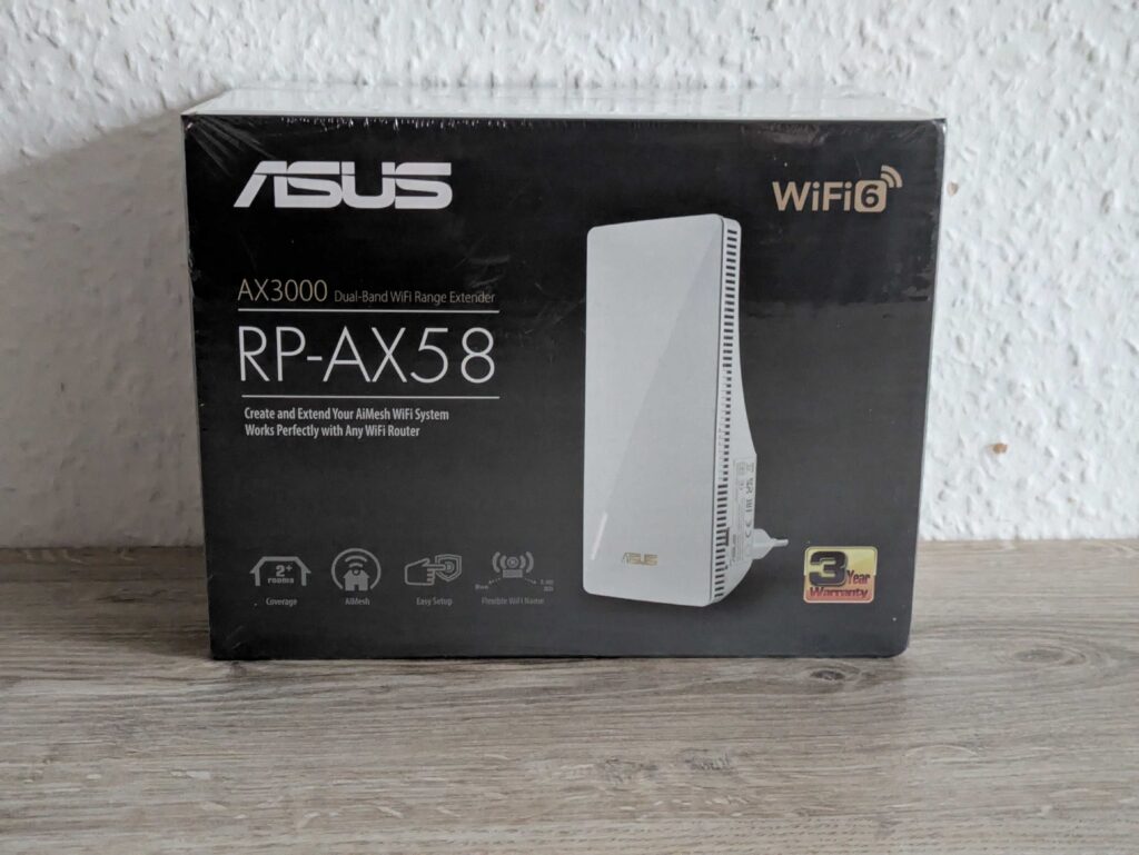 Verpackung des ASUS RP-AX58 AX3000 WLAN-Repeaters von vorne