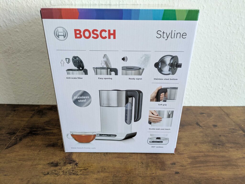 Verpackung des Bosch TWK8611P Wasserkocher von hinten