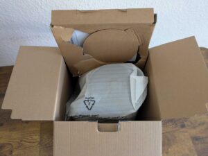 Verpackung des Bosch TWK8611P Wasserkochers geöffnet (2)