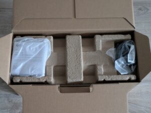 Verpackung des LG XBOOM Go DXG7 Bluetooth-Lautsprechers geöffnet