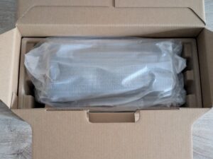 Verpackung des LG XBOOM Go DXG7 Bluetooth-Lautsprechers geöffnet mit Lautsprecher