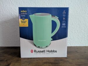 Verpackung des Russell Hobbs Eden Wasserkocher von vorne