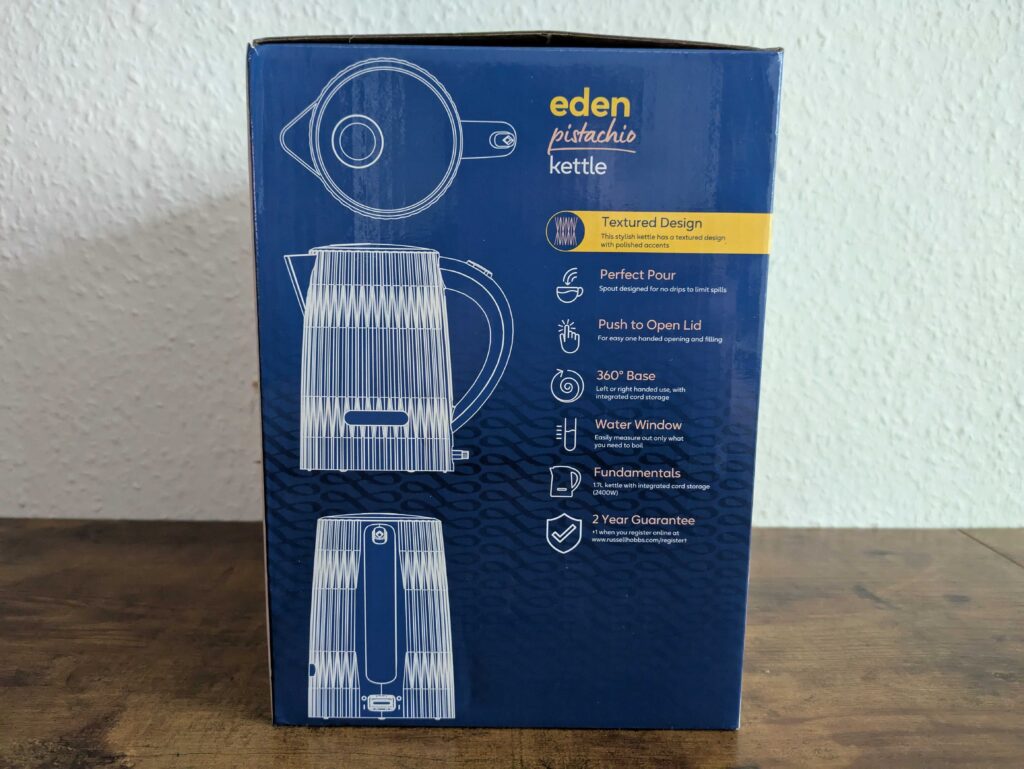 Verpackung des Russell Hobbs Eden Wasserkochers von rechts