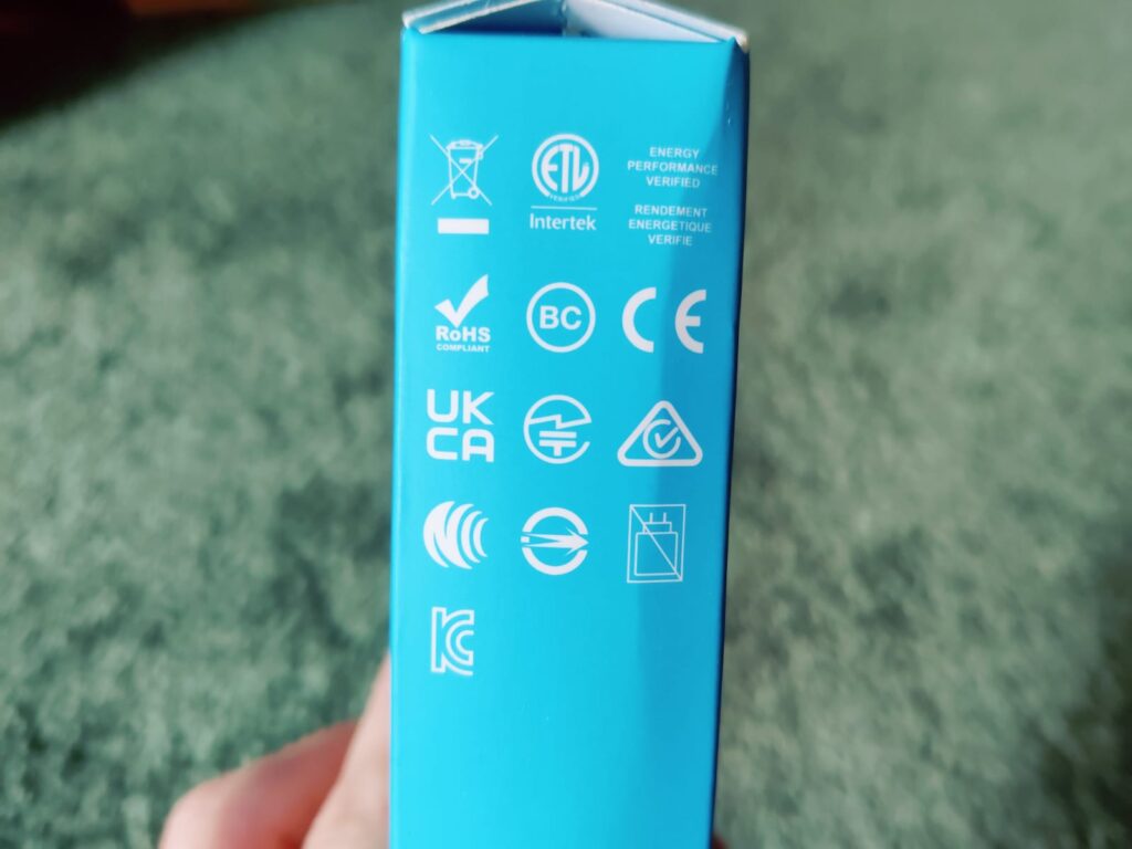 JLab Go Pop Bluetooth-Kopfhörer Verpackung seitlich