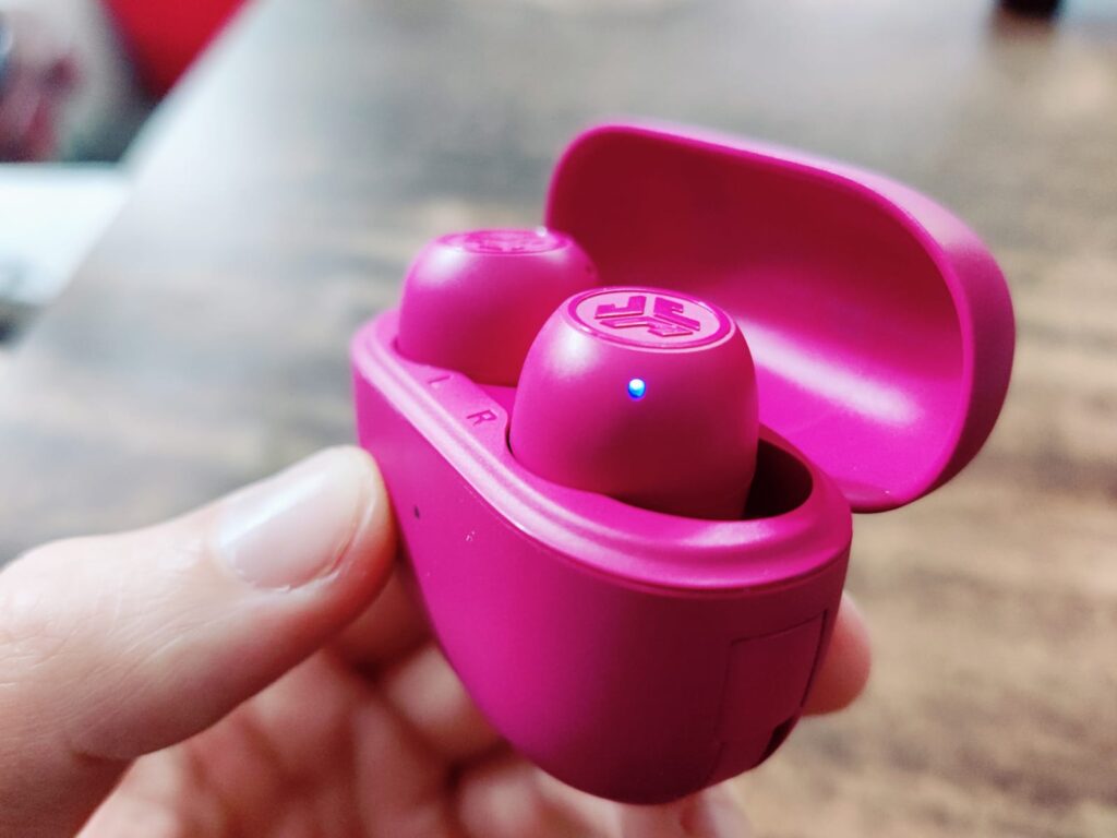JLab Go Pop ANC Bluetooth-Kopfhörer im Kopplungsmodus