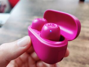 JLab Go Pop ANC Bluetooth-Kopfhörer im Kopplungsmodus