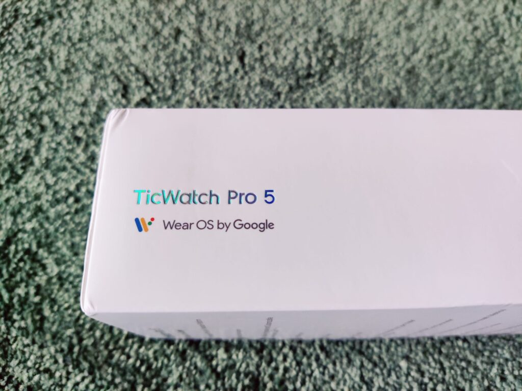 Mobvoi TicWatch Pro 5 Smartwatch Produktbezeichnung auf Verpackung