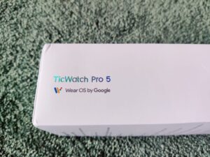 Mobvoi TicWatch Pro 5 Smartwatch Produktbezeichnung auf Verpackung