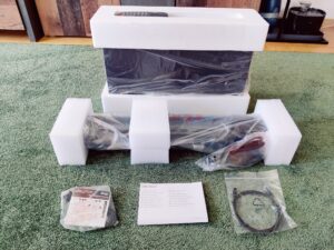 Creative Stage 2.1 Soundbar mit Zubehör verpackt