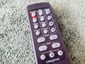 Creative Stage 2.1 Soundbar Fernbedienung Tasten