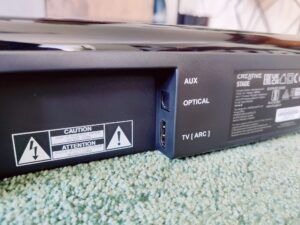 Creative Stage 2.1 Soundbar AUX- und HDMI-Anschluss