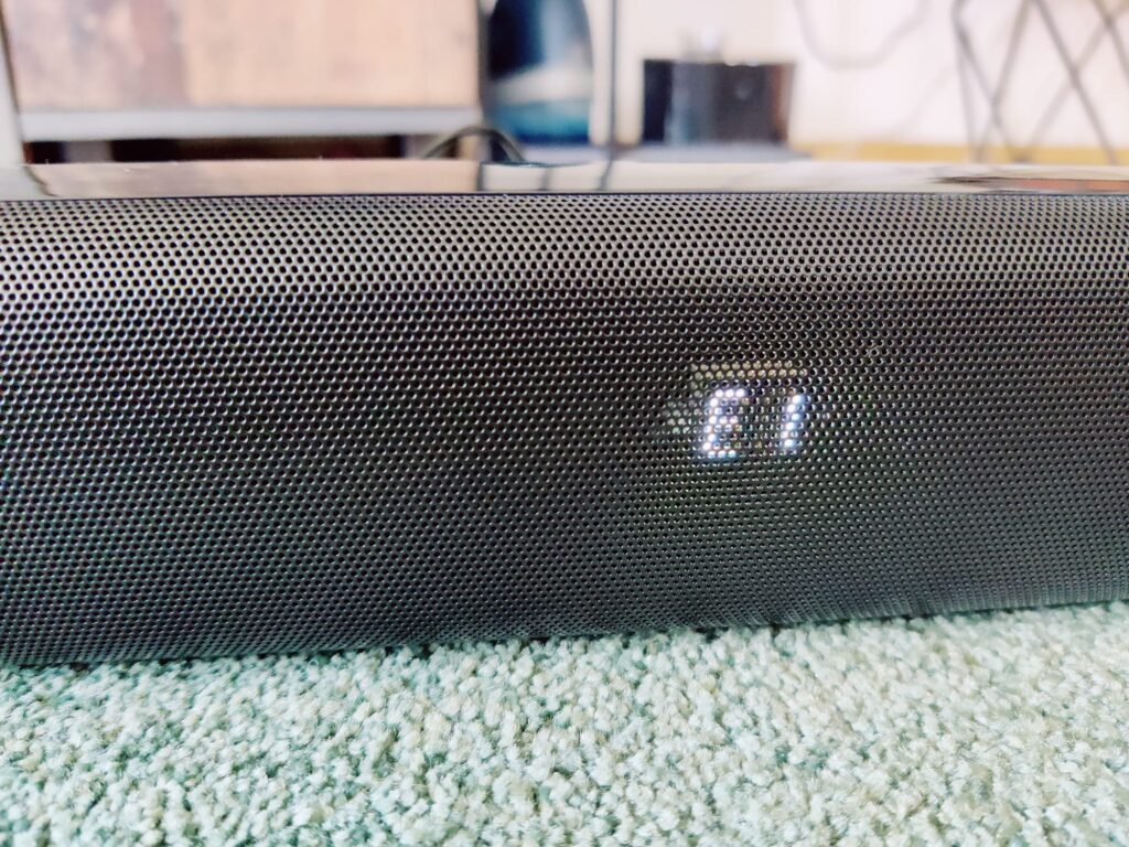 Creative Stage 2.1 Soundbar Equalizer-Einstellung am Display